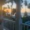 Beachfront Unit with Stunning Sunsets and Starlink Internet !