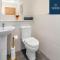 L1 - Large 4 Bedroom House with 6 Beds and 3 bathrooms, TVs in each room, Free Parking, Fully Equipped, Local Amenities, Easy Ring Road Access, PRICE MATCH GAURANTEE and Special Rates and VAT Ask Sunrise Short Lets - Dundee