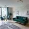 MK CITY CENTER APT WITH BALCONY and PARKING Newly renovated inside the hub - 米尔顿凯恩斯