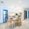Homes Beyond I 2 BR Apartment with Panoramic Creek View - Dubaj