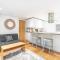 Charming & Chic, Cosy Beach Nest, Just 2-min walk! - 布莱顿霍夫