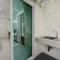 B32 Apartment