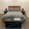 Modern apartment 4 mins from Gatwick