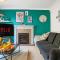Emerald House - Prime Location - Driveway Parking, Pool Table, Fast Wifi, Self Check-In and Sky TV by Yoko Property - Milton Keynes