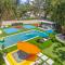 25P Pickleball Basketball Spa Theater Pool Golf - برادنتون
