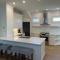 Downtown Birmingham Modern 2-Bedroom Gem - Бирмингем