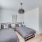 Pristine House in Prime Location - Sleeps up to 6 Guests - Driveway Parking, Fast Wifi and SmartTV by Yoko Property - Milton Keynes