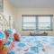 Spacious 3BR Beachfront Condo with Balcony & Parking - ساتيلايت بيتش