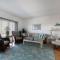 Spacious 3BR Beachfront Condo with Balcony & Parking - ساتيلايت بيتش