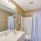Lake It Easy Waterfront Ozarks Condo with Balcony! - 卡姆登顿
