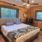 Cabin on 15 acres with Mtn view, firepit, Starlink - 白鱼镇