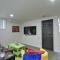 Modern Pop Studio Near Midtown - أوماها