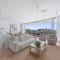 Oceanview Luxe Escape in Bondi with Parking - 悉尼