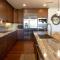 WHITE CORAL Exceptional 4BR KaMilo Home with Ocean View and Bikes