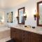 WHITE CORAL Exceptional 4BR KaMilo Home with Ocean View and Bikes - وايكولوا