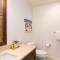 WHITE CORAL Exceptional 4BR KaMilo Home with Ocean View and Bikes