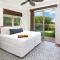 WHITE CORAL Exceptional 4BR KaMilo Home with Ocean View and Bikes