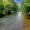 Aska River House - Riverside relaxation and all the comforts of home - بلو ريدج