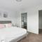Contemporary & Central in Exclusive Sandy Bay
