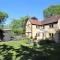 Huge Cottage for Sophisticated Hen Party and Large Groups - Hurst
