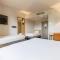 B&B HOTEL Clermont-Ferrand Nord Riom - Ріон