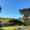 Tranquil family retreat, large plot, splendid view - Hope-Cove