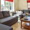 Cloud Nine Residence, Cosy Home in Hook for Groups - Hook