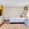 Pet friendly,3 Queen beds, One-Full bed with Fast free WIFI