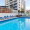 SURFERS PARADISE ABSOLUTE BEACHFRONT WITH VIEWS, HIGH LEVEL 1br Apt - IDEAL FOR COUPLES or 2 PPL TRAVELLING TOGETHER