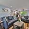 Fun In Fun Out Ski Home - Upper Unit, Renovated 3BR-2BA, Hot Tub, Close to Resort - 基灵顿