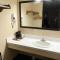 Economy Inn McCook