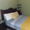 Bright and breezy 1 bedroom apartment next to top clubs