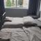 Spacious Wanstead Apartment- Sleeps 4! - 伦敦