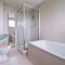 Spacious Wanstead Apartment- Sleeps 4! - 伦敦