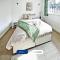 Premium Deal l Hill View Home l Last-Minute Offer l Cheltenham l AJ Properties l Perfect for Short or Long Stays l 4Beds 4Bedrooms