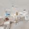Enit Unit -Close to Elevator and Pool Views - Naples