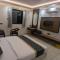 Hotel Shakuntla Palace - 400 Meters away from Vishnu Pad Temple 7 mins walk
