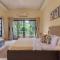 StayVistas Casa Ela - Pool, scenic views, and ping pong for a perfect retreat