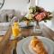 COSY COTTAGE ON BERNARDS HILL by SHIRE STAYS