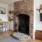COSY COTTAGE ON BERNARDS HILL by SHIRE STAYS
