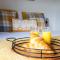 COSY COTTAGE ON BERNARDS HILL by SHIRE STAYS