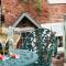 COSY COTTAGE ON BERNARDS HILL by SHIRE STAYS