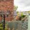 COSY COTTAGE ON BERNARDS HILL by SHIRE STAYS