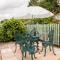 COSY COTTAGE ON BERNARDS HILL by SHIRE STAYS