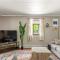 Modern decor, Hot Tub, Fire Pit, Grill, & Games