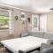 Modern decor, Hot Tub, Fire Pit, Grill, & Games