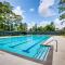 Lake Conroe Condo with Pool Access and Balcony! - Монтгомери