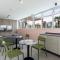 The Rose402: Modern City Aprt with Mountain Views - Kapské Město