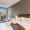 The Rose402: Modern City Aprt with Mountain Views - Kapské Město