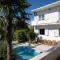 5 Bedroom Cozy Home In Podstrana